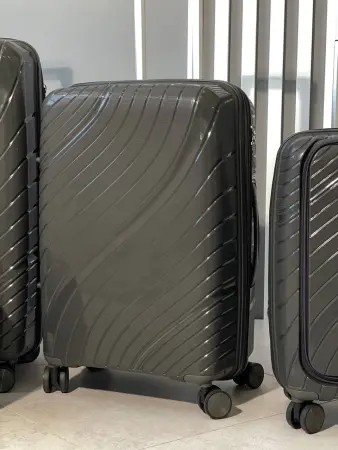 Чемодан Freedom Volna темно-серый L (большой) с расширением
