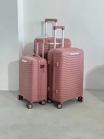 Чемодан MyBag розовый М средний с расширением Чемодан MyBag розовый М средний с расширением