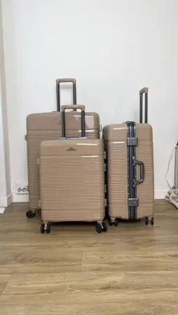 Чемодан Mironpan Premium XL бежевый М (средний) Чемодан Mironpan Premium XL бежевый М (средний)