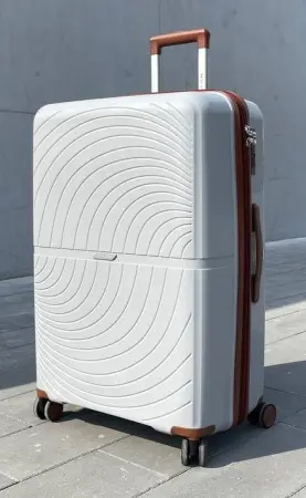 Чемодан SkyCase серый М средний с расширением Чемодан SkyCase серый М средний с расширением