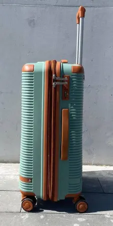 Чемодан MyBag Combo оливковый М средний с расширением Чемодан MyBag Combo оливковый М средний с расширением