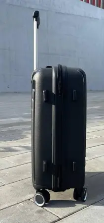 Чемодан Lufi черный S ручная кладь без расширения