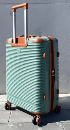 Чемодан MyBag Combo оливковый М средний с расширением Чемодан MyBag Combo оливковый М средний с расширением