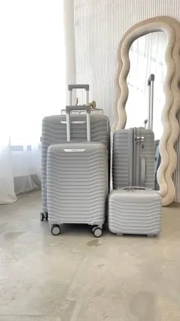 Чемодан MyBag серый М средний с расширением Чемодан MyBag серый М средний с расширением