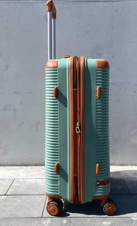 Чемодан MyBag Combo оливковый М средний с расширением Чемодан MyBag Combo оливковый М средний с расширением