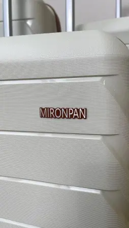 Чемодан Mironpan Paradise Mini молочный М cредний Чемодан Mironpan Paradise Mini молочный М cредний