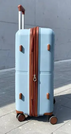 Чемодан SkyCase голубой М средний с расширением Чемодан SkyCase голубой М средний с расширением