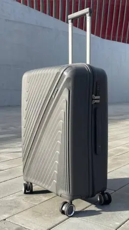 Чемодан Lufi темно-серый S ручная кладь без расширения