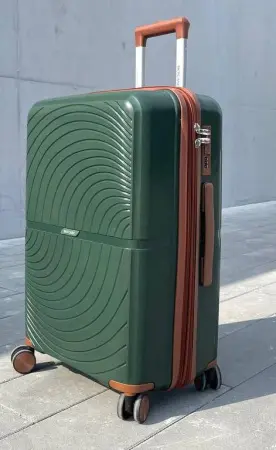 Чемодан SkyCase зеленый М средний с расширением Чемодан SkyCase зеленый М средний с расширением