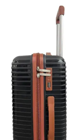 Чемодан MyBag Urban черный  М средний без расширения Чемодан MyBag Urban черный  М средний без расширения