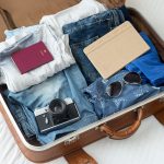 Чемодан с вещами