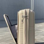 Чемодан Mybag Krug молочный вид с права с открытым дополнительным отсеком