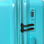 Чемодан Mironpan Classic бирюзовый, демонстрация кодового замка TSA крупным планом