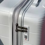 Чемодан Freedom NW серый, демонстрация кодового замка TSA крупным планом