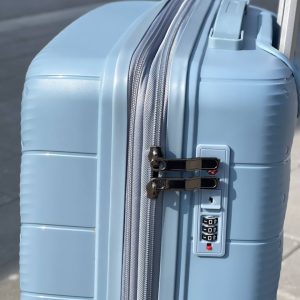 Чемодан Freedom NW голубой, Демонстрация кодового замка TSA крупным планом