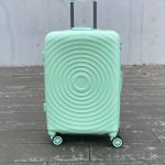 Чемодан Bizon H10 мятный L большой вид с переди с выдвинутой ручкой