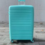 Чемодан Bizon H08 мятный, вид с переди с выдвинутой ручкой