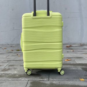 Чемодан Bizon H04 салатовый, вид сзади с поднятой выдвижной ручкой