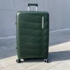 Чемодан Freedom NW зеленый, вид с переди с выдвинутой ручкой